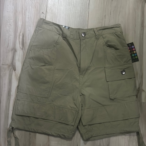 Green Goddess Olive Cargo Shorts (Las) - Picture 1 of 3